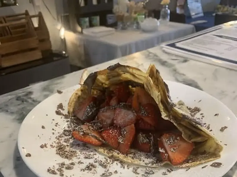 Strawberry and chocolate crêpe on Papa Pixel's speckled plate